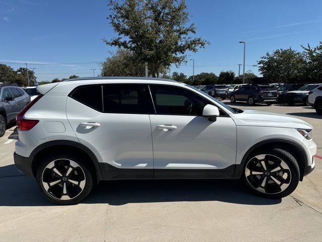 2019 Volvo XC40 Momentum