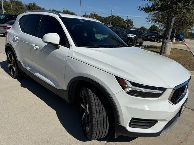 2019 Volvo XC40 Momentum