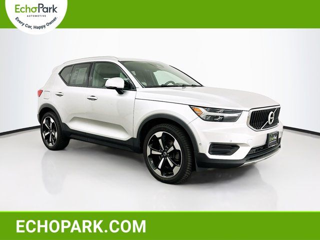 2019 Volvo XC40 Momentum