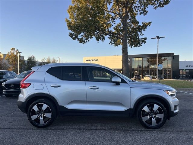 2019 Volvo XC40 Momentum