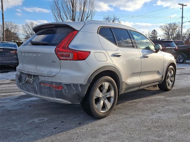 2019 Volvo XC40 Momentum