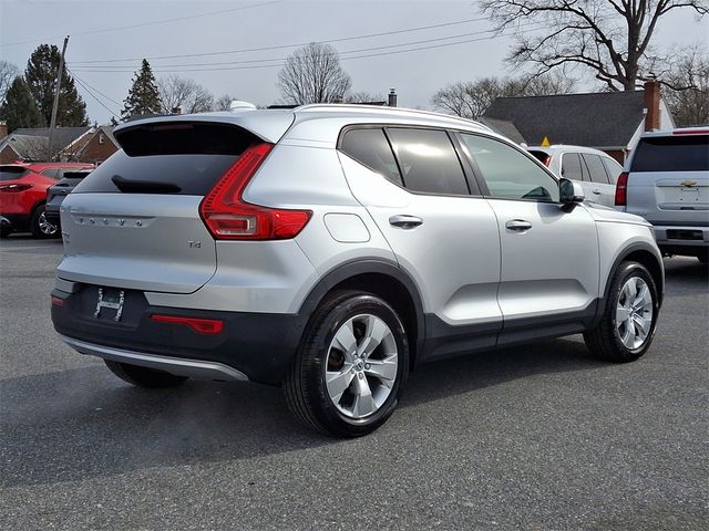 2019 Volvo XC40 Momentum