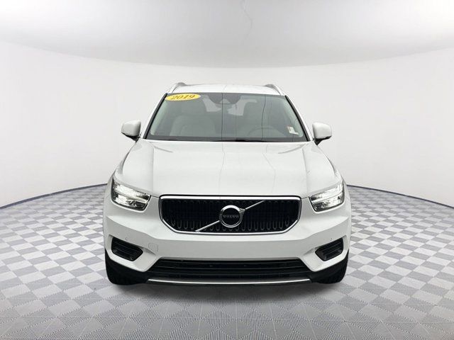 2019 Volvo XC40 Momentum