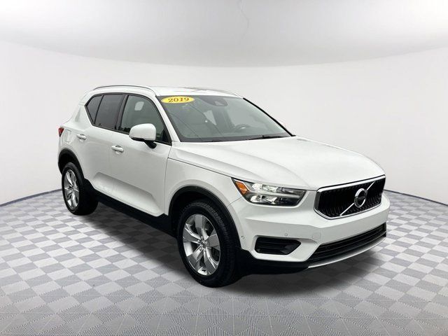 2019 Volvo XC40 Momentum