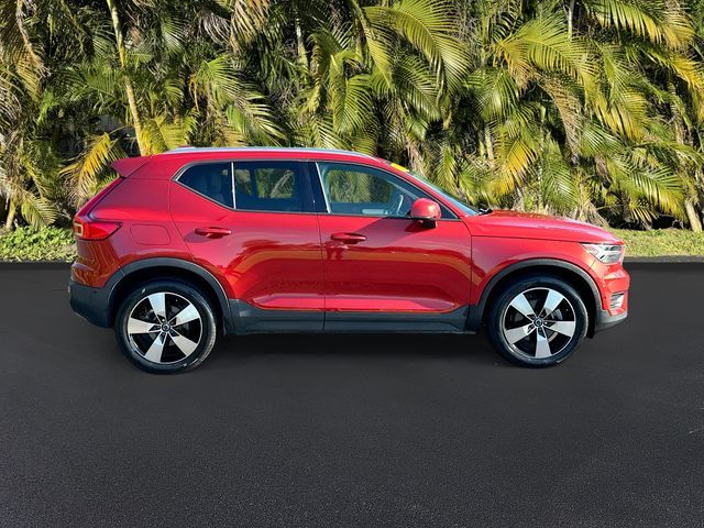 2019 Volvo XC40 Momentum