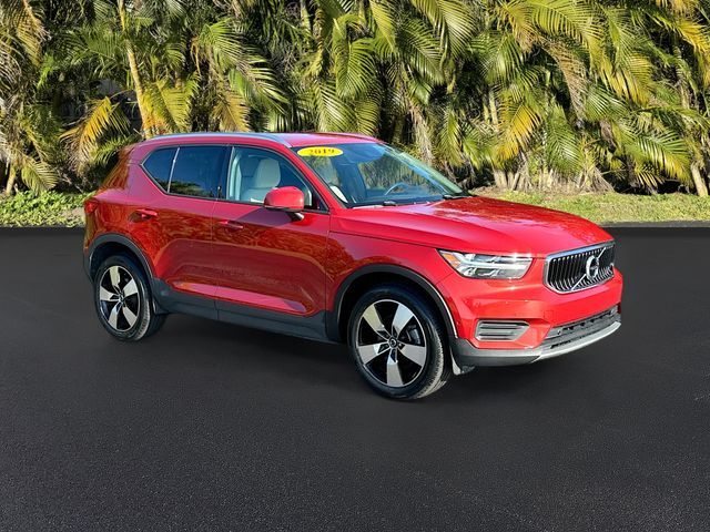 2019 Volvo XC40 Momentum