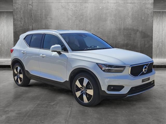 2019 Volvo XC40 Momentum