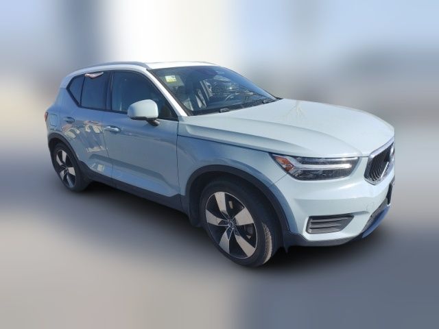2019 Volvo XC40 Momentum
