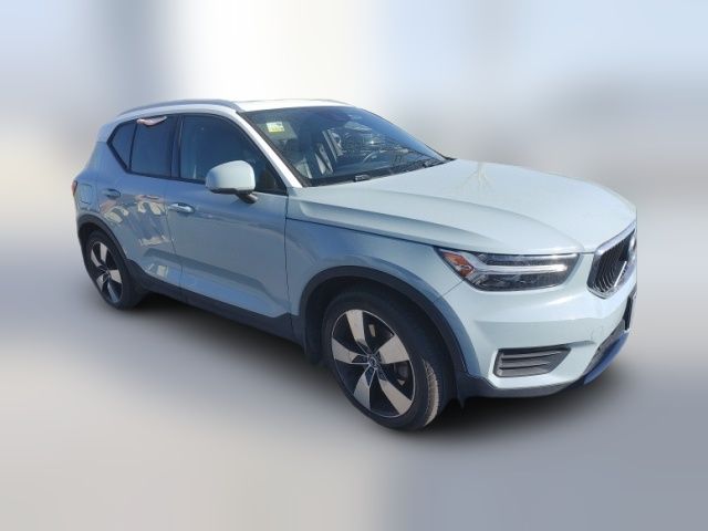 2019 Volvo XC40 Momentum