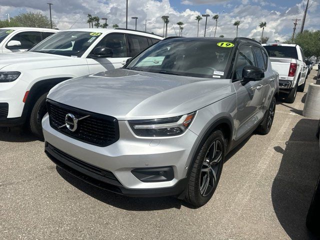 2019 Volvo XC40 R-Design