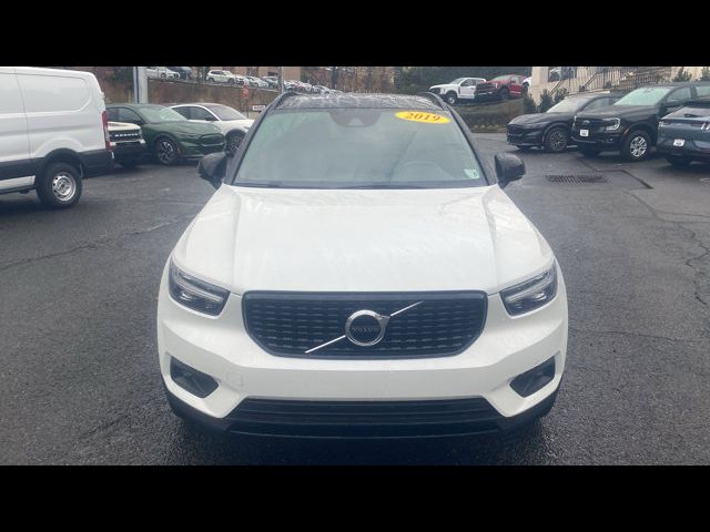 2019 Volvo XC40 R-Design