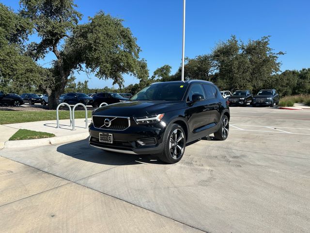 2019 Volvo XC40 Momentum