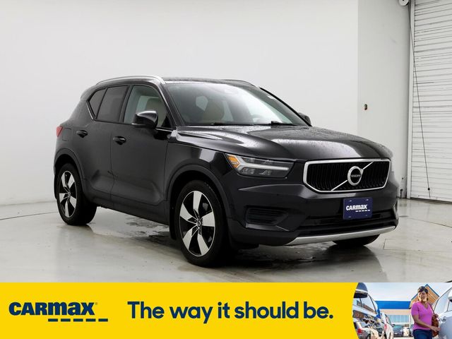 2019 Volvo XC40 Momentum