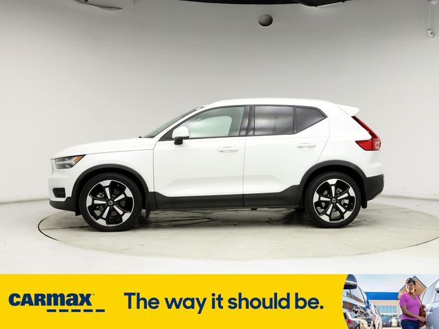 2019 Volvo XC40 Momentum