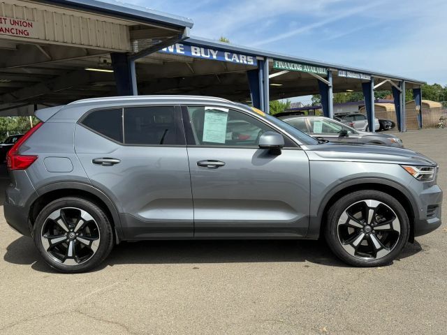 2019 Volvo XC40 Momentum