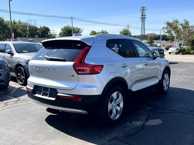 2019 Volvo XC40 Momentum