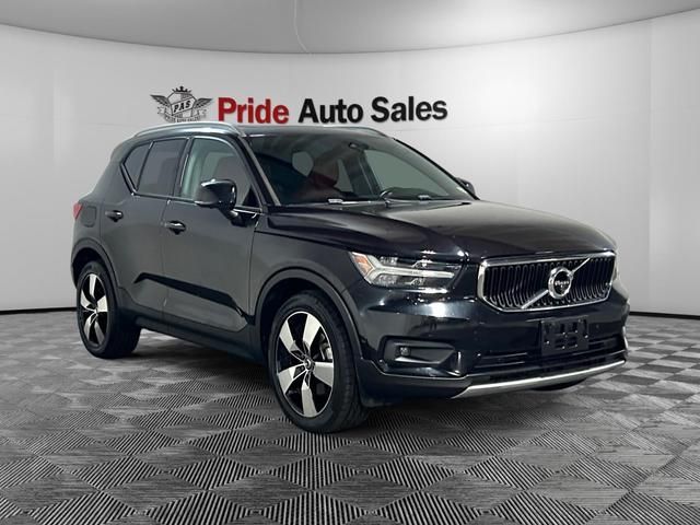 2019 Volvo XC40 Momentum