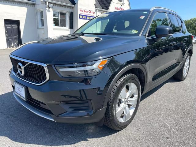 2019 Volvo XC40 Momentum