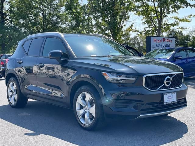 2019 Volvo XC40 Momentum