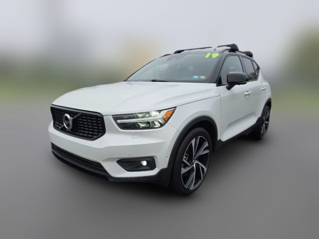 2019 Volvo XC40 R-Design