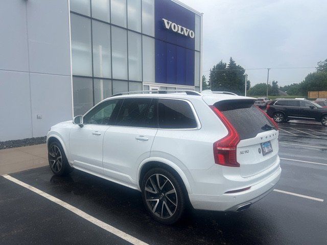 2019 Volvo XC90 Momentum