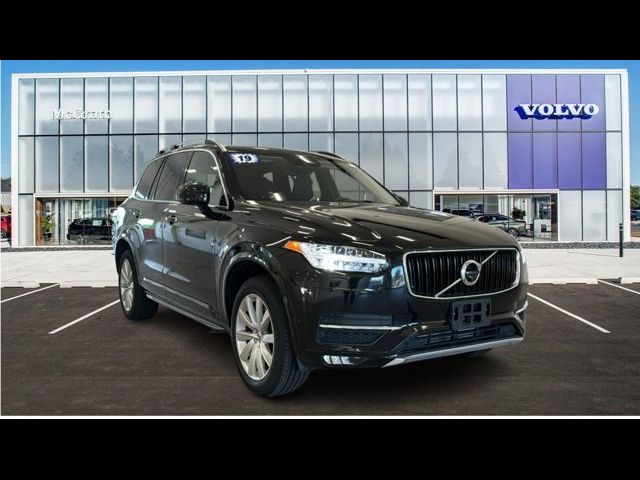 2019 Volvo XC90 Momentum