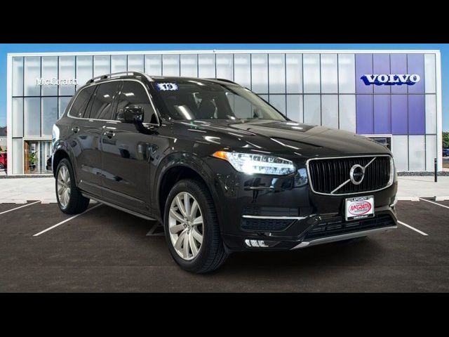 2019 Volvo XC90 Momentum