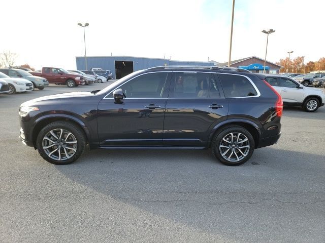 2019 Volvo XC90 Momentum