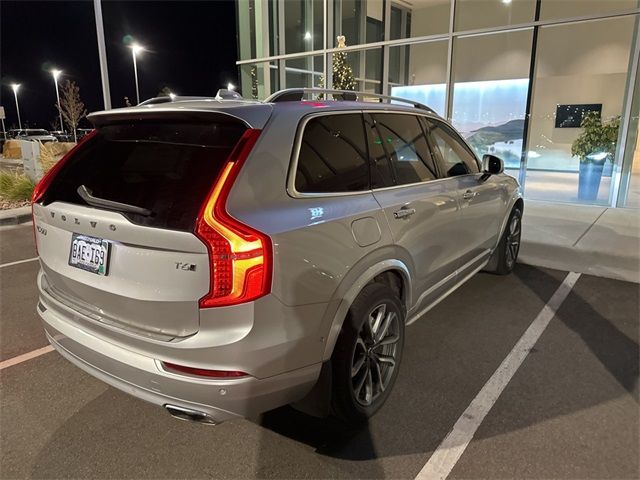 2019 Volvo XC90 Momentum