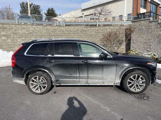 2019 Volvo XC90 Momentum