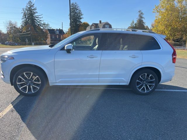 2019 Volvo XC90 Momentum