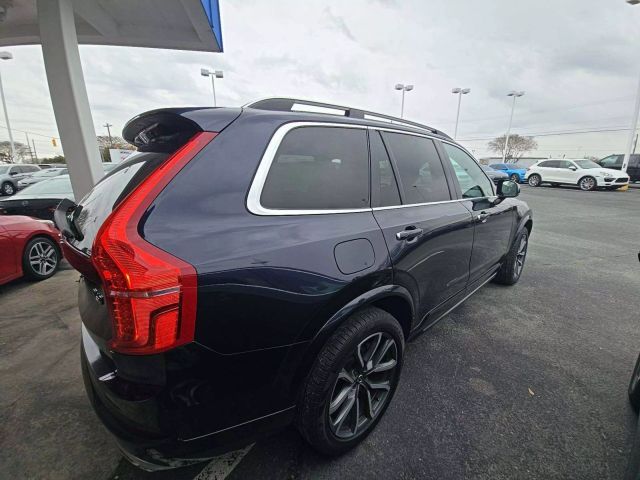 2019 Volvo XC90 Momentum
