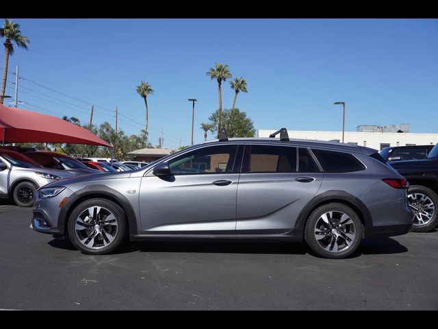 2020 Buick Regal TourX Essence