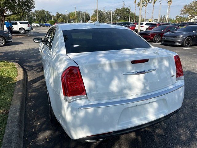 2020 Chrysler 300 Touring