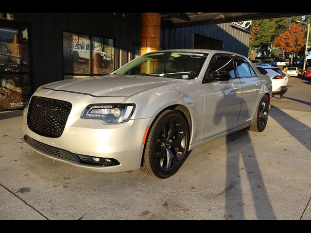 2020 Chrysler 300 Touring