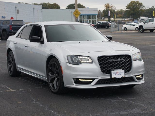 2020 Chrysler 300 Touring L