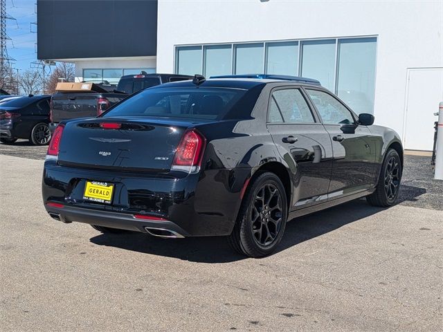 2020 Chrysler 300 Touring