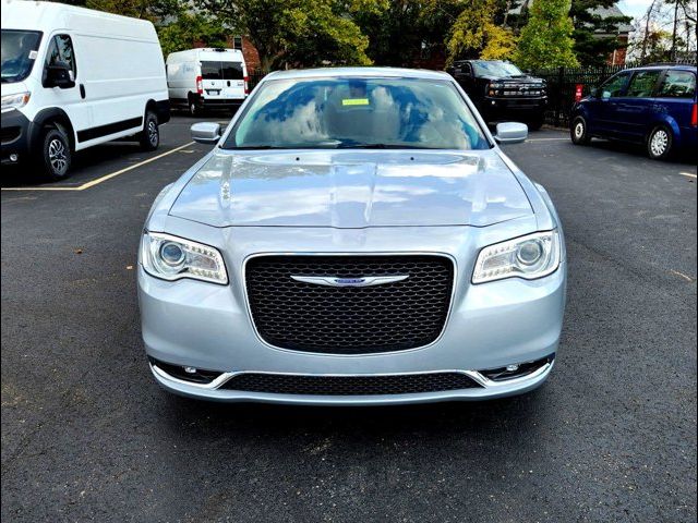 2020 Chrysler 300 Touring L