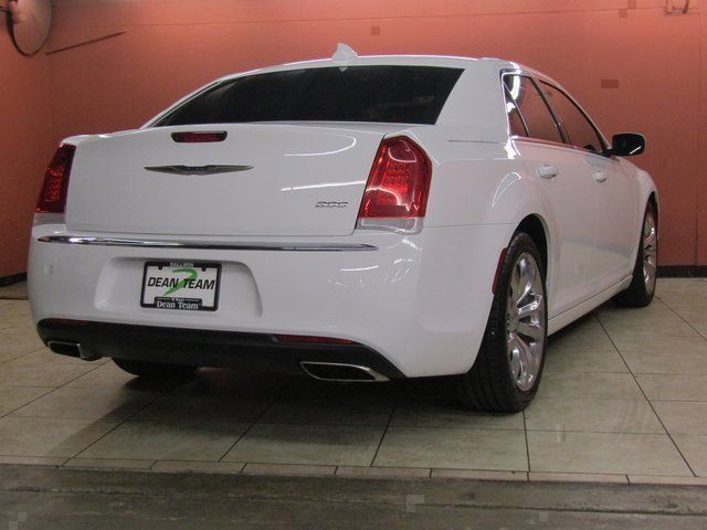 2020 Chrysler 300 Touring L