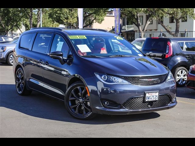 2020 Chrysler Pacifica Red S