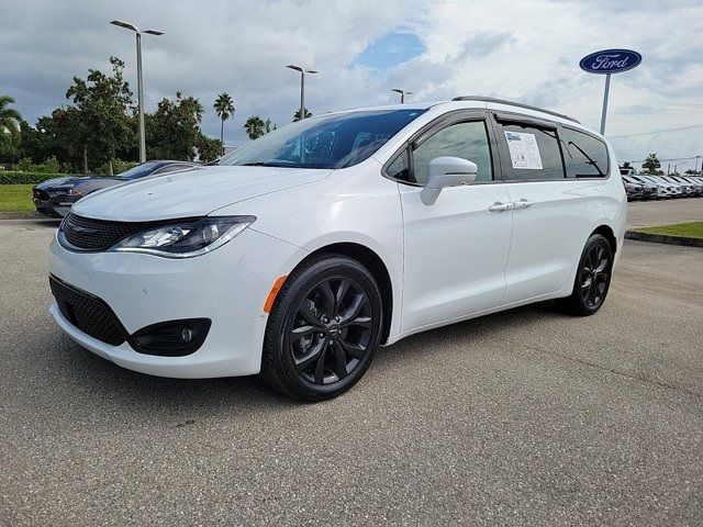 2020 Chrysler Pacifica Red S