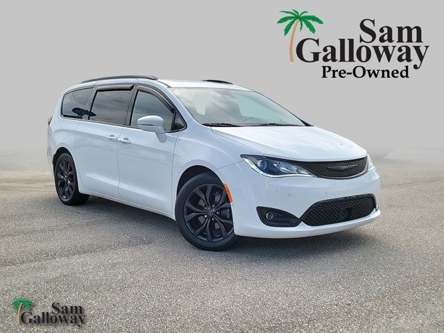 2020 Chrysler Pacifica Red S