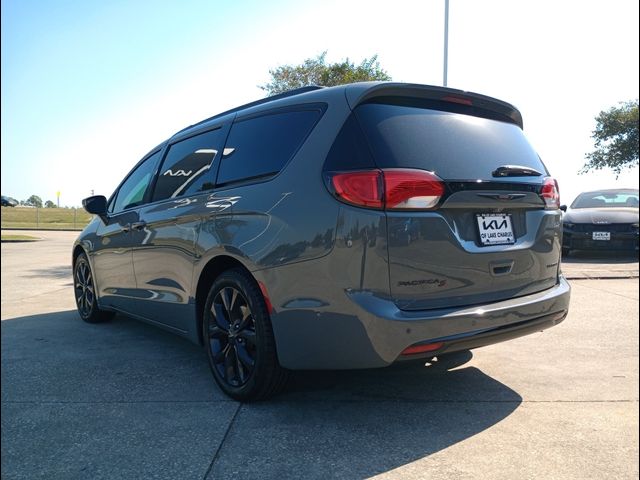 2020 Chrysler Pacifica Red S