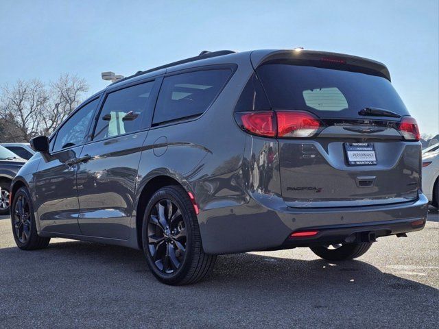 2020 Chrysler Pacifica Red S