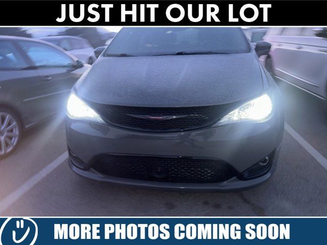 2020 Chrysler Pacifica Red S