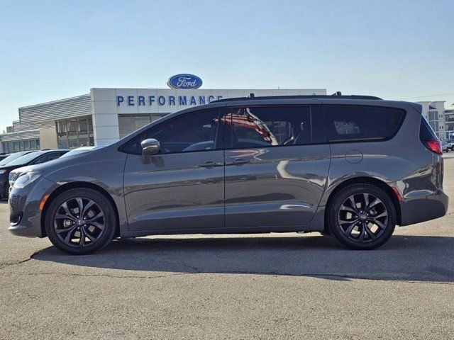 2020 Chrysler Pacifica Red S