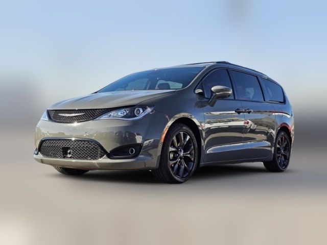 2020 Chrysler Pacifica Red S