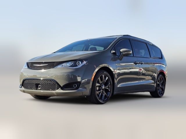 2020 Chrysler Pacifica Red S