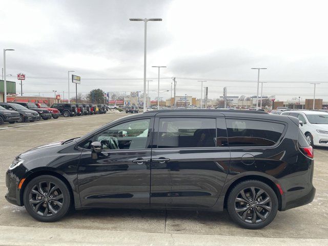 2020 Chrysler Pacifica Red S