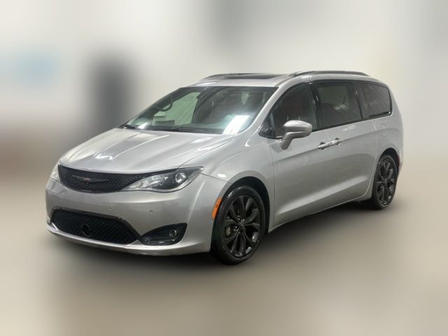 2020 Chrysler Pacifica Red S